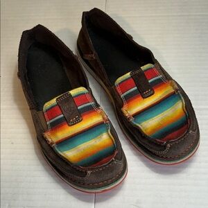 ARIAT WOMENS SERAPA CANVAs CRUISERS  SZ 7.5